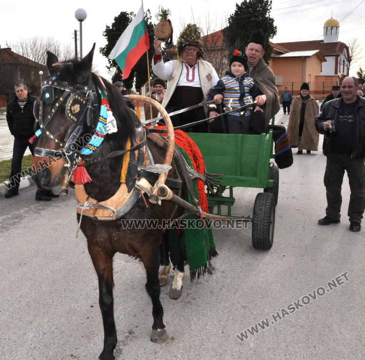 Готвят 5-годишният Теодор за цар на лозята в Голямо Асеново