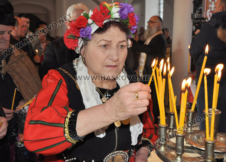 Готвят 5-годишният Теодор за цар на лозята в Голямо Асеново