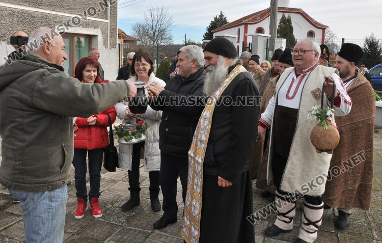 Готвят 5-годишният Теодор за цар на лозята в Голямо Асеново