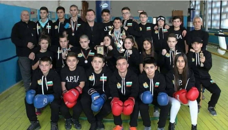 Кърджалийски боксьори се похвалиха след турнир в Димитровград