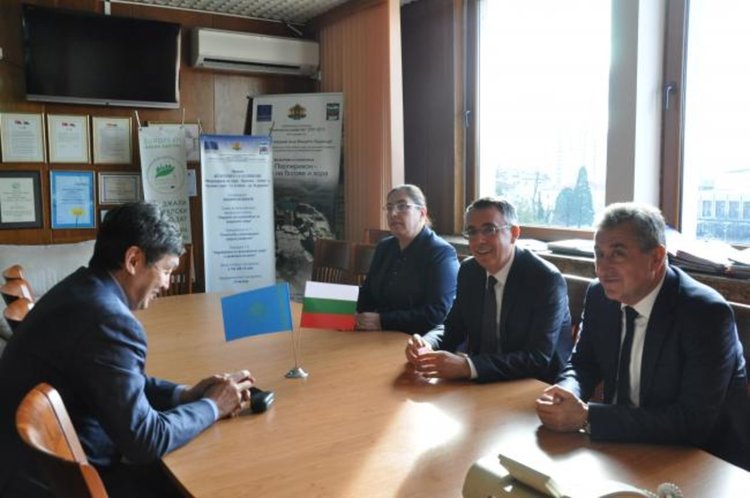 За първи път дипломат от Казахстан гостува в Кърджали