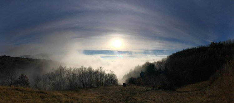 Новопостроеният параклис по пътя за Перелик на проход “Превала” по изгрев слънце. 31.01.2019 г.