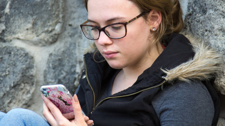 Психиатър: Социалните мрежи са бягство от реалността за тийнейджърите