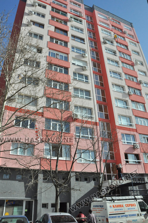 Бременна жена пострада при спиране на асансьор в Хасково