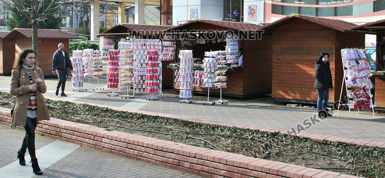 8 занаятчии на Първомартенския базар, изтеглиха останалите позиции с жребий