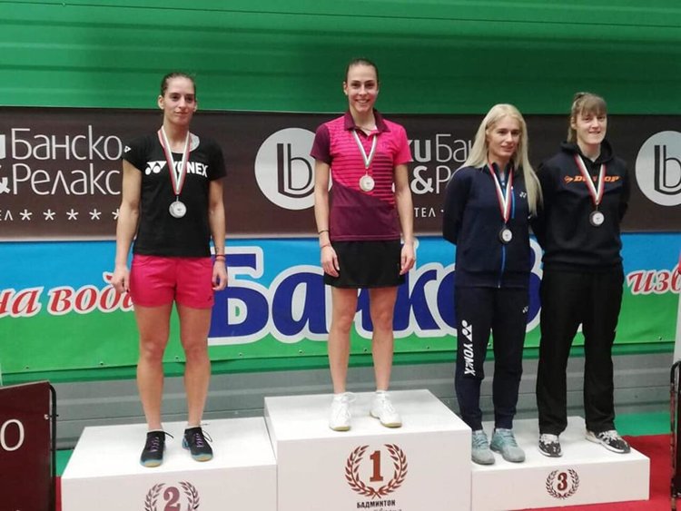 Димитрия Попстойкова - най-вдясно