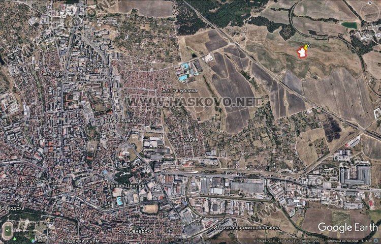 Мистериозна фигура се появи в нива край Хасково