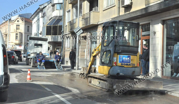 Авария по бул. „България“ затвори едното платно