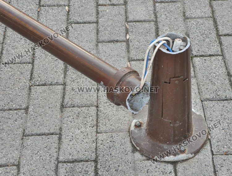 Потрошиха улични лампи в центъра на Хасково