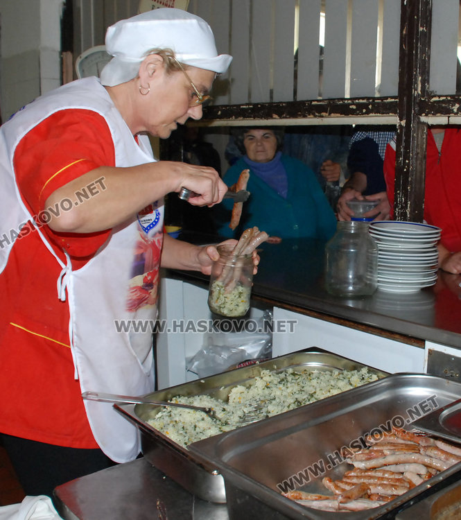 Социалната кухня храни 1000 бедни в Хасково