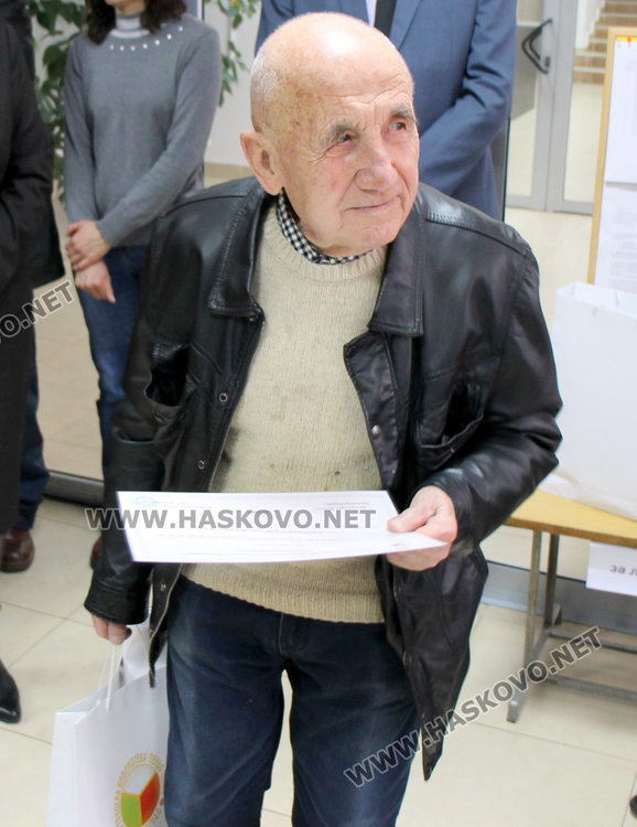 С награда за посланик на бибилиотеката, Димитър Беремски (почетен гражданин на Димитровград)