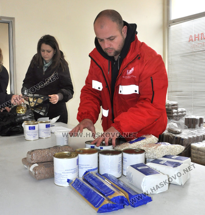 Извънреден ден за непотърсени помощи в Хасково, останаха близо 2000 пакета
