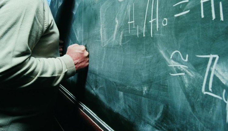 Уволниха директора на школото в Поточница пред пенсия, колеги се обявават в защита