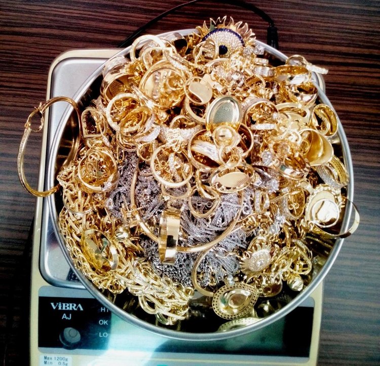 Митниците вадят на търг 12 кг контрабандни накити