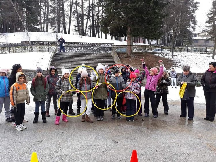 Над 200 души се качиха на връх Мечи чал за зимния Олимпийски ден