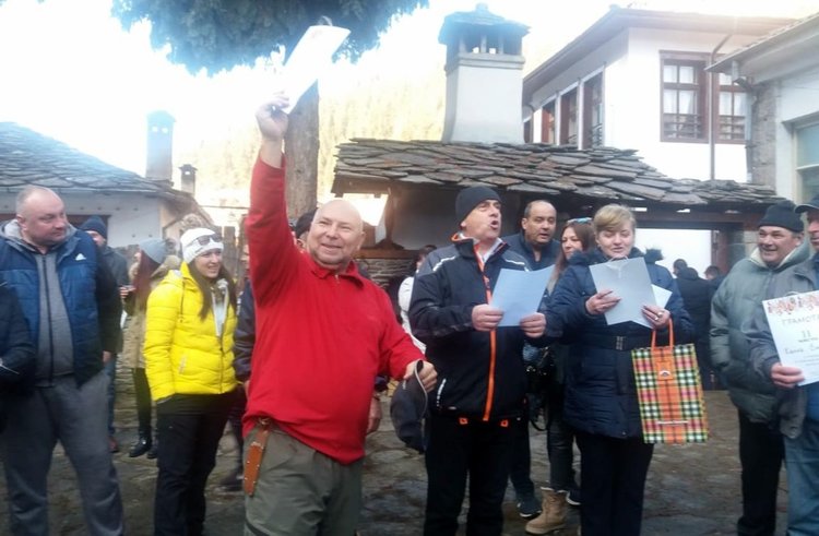 70 кг суджук, 40 кг сланина и 120 литра вино похапнаха гостите на празника на мезето в Широка лъка