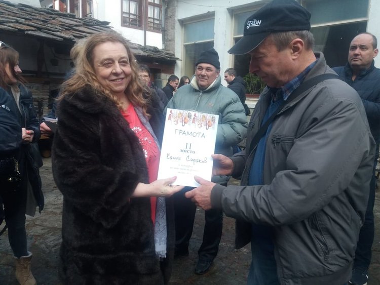 70 кг суджук, 40 кг сланина и 120 литра вино похапнаха гостите на празника на мезето в Широка лъка