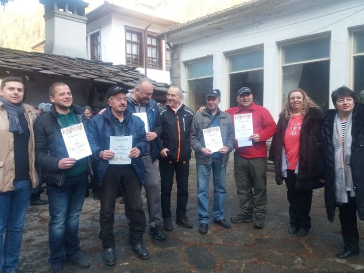 70 кг суджук, 40 кг сланина и 120 литра вино похапнаха гостите на празника на мезето в Широка лъка