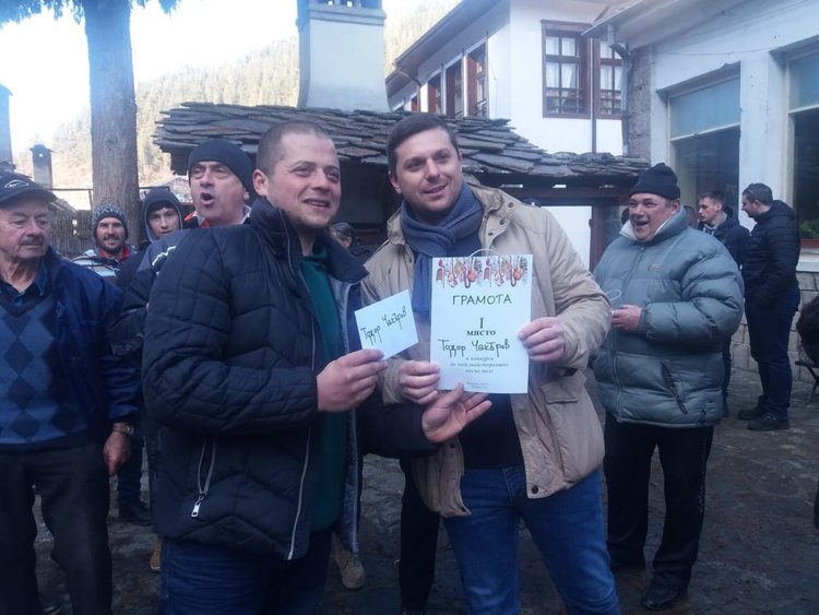 70 кг суджук, 40 кг сланина и 120 литра вино похапнаха гостите на празника на мезето в Широка лъка