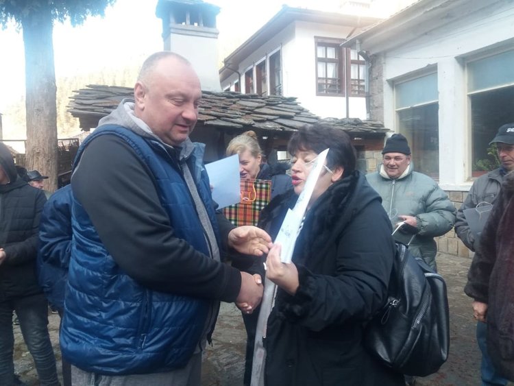 70 кг суджук, 40 кг сланина и 120 литра вино похапнаха гостите на празника на мезето в Широка лъка