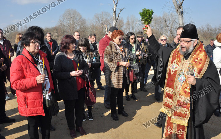 Цветанов и Добрев зарязаха лозята край Харманли, лозарите очакват добра реколта