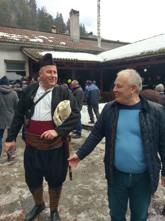 70 кг суджук, 40 кг сланина и 120 литра вино похапнаха гостите на празника на мезето в Широка лъка