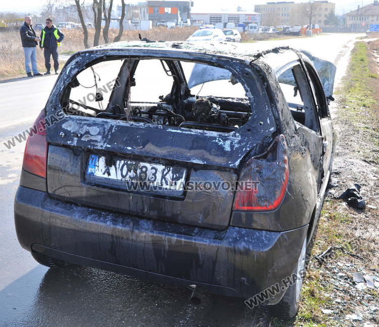 Ситроен изгоря в движение от късо в алармата