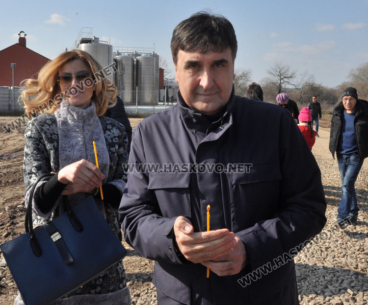 Цветанов и Добрев зарязаха лозята край Харманли, лозарите очакват добра реколта