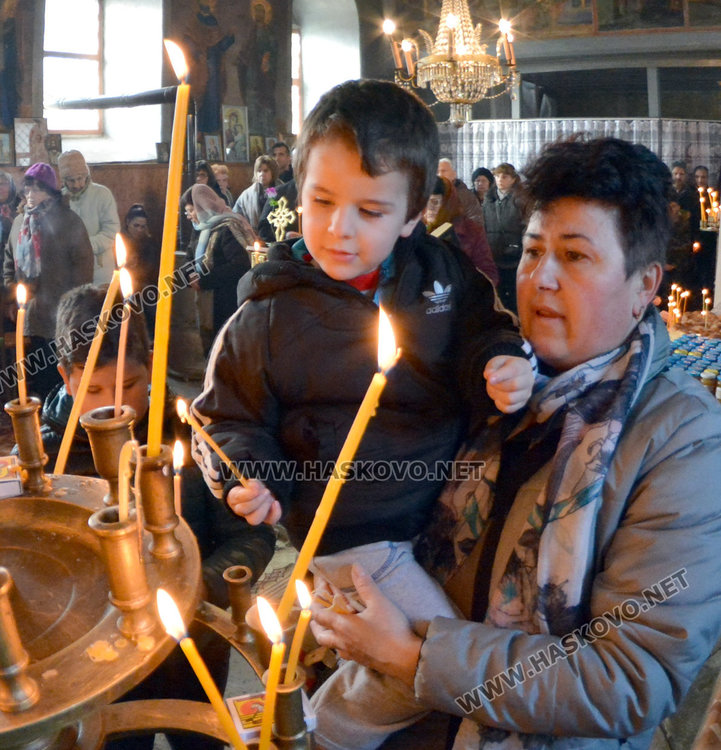 В  Черногорово осветиха меда на Св. Харалампий