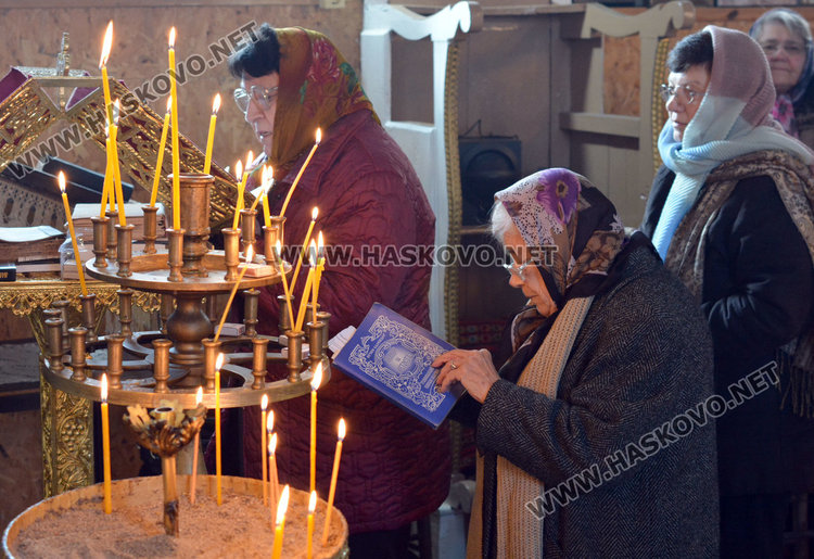 В  Черногорово осветиха меда на Св. Харалампий