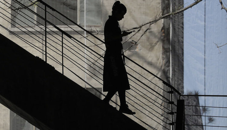 Да срещнеш красив чужд непознат в Месинджър, или измама 419