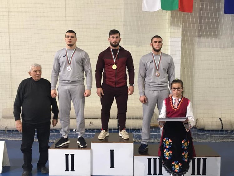 5 медала завоюваха борците на Димитровград