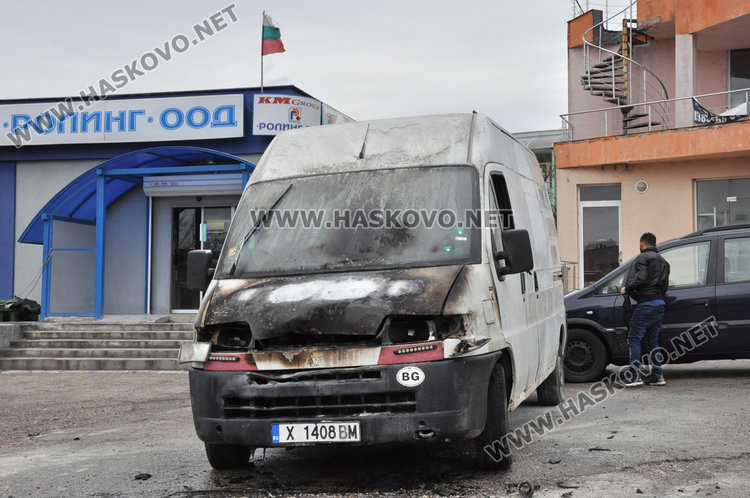 Бус пламна по „Васил Левски“ в Хасково