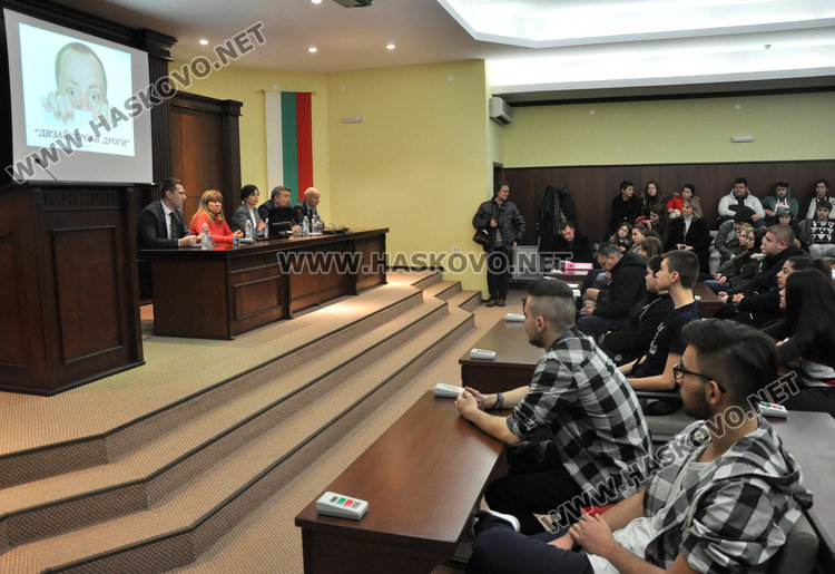 Ученици слушаха лекция за вредите от дрогата