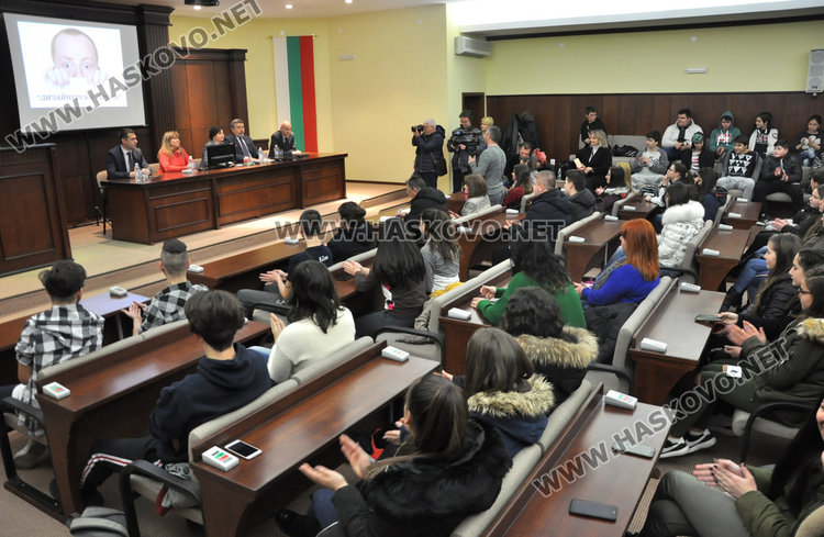 Ученици слушаха лекция за вредите от дрогата