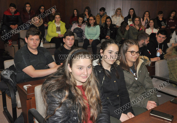 Ученици слушаха лекция за вредите от дрогата
