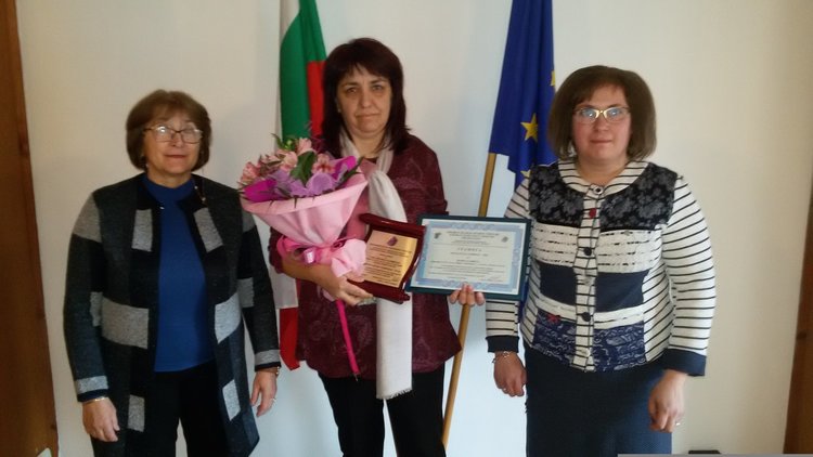 Синдикатът на българските учители връчи отличие "Директор на годината" на Лиляна Балийска