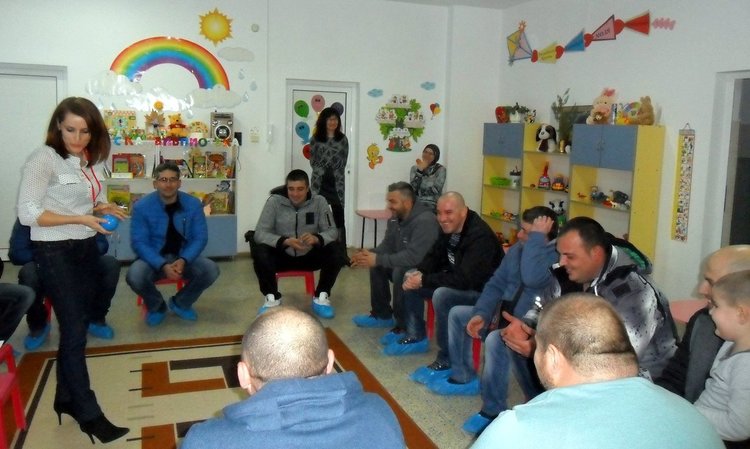 Темата беше поднесена пирятно и полезно за младите бащи от психолога към Центъра за обществена подкрепа в града