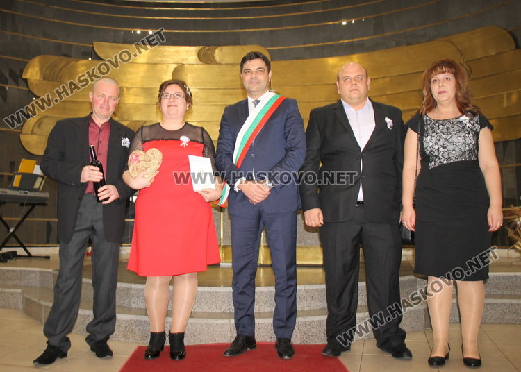 В деня на влюбените и виното, две нови семейства венча кметът на Димитровгрд