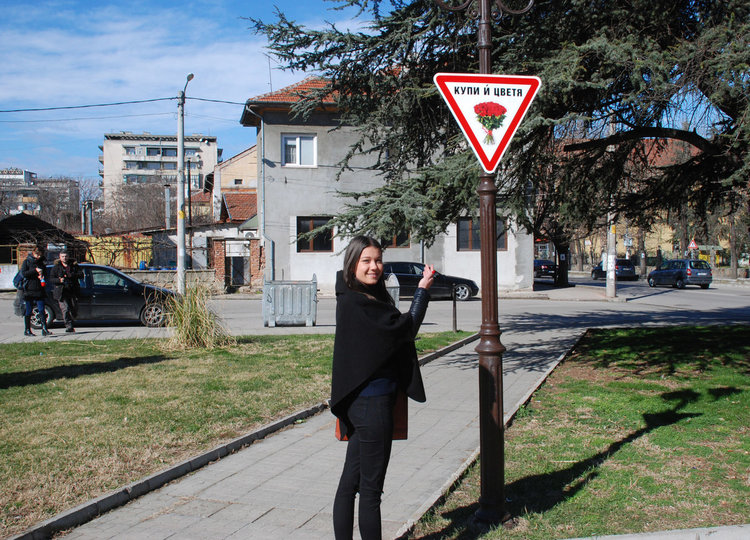 Атрактивни табели и пожелания за празника в Хасково и Харманли