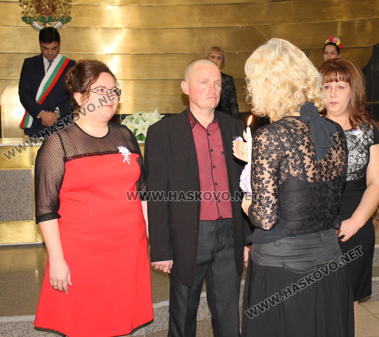 В деня на влюбените и виното, две нови семейства венча кметът на Димитровгрд