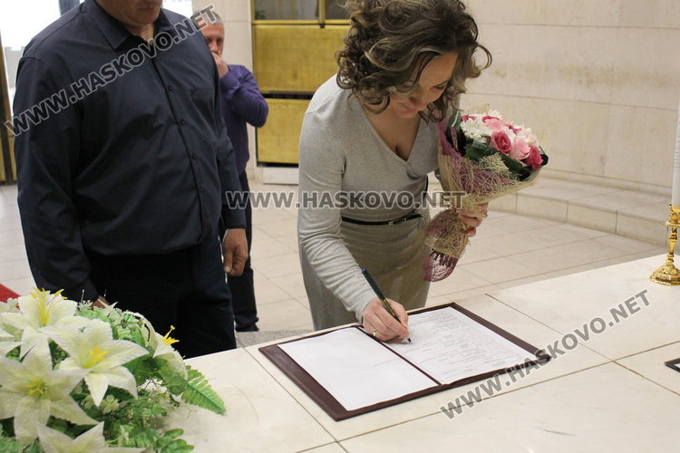 В деня на влюбените и виното, две нови семейства венча кметът на Димитровгрд