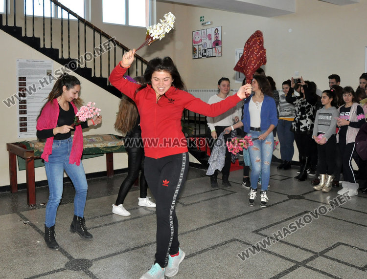 Любов от комунизма показаха в ПМГ на Свети Валентин