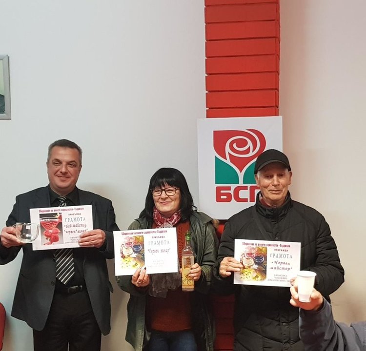 Жени-социалистки дегустират "мъжки"вина за Трифон Зарезан