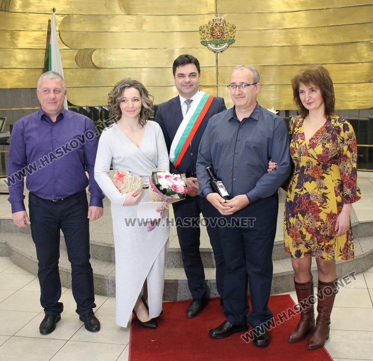 В деня на влюбените и виното, две нови семейства венча кметът на Димитровгрд