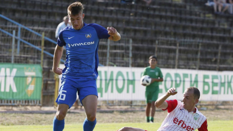 Ивайло Найденов ще доиграе сезона в Арда (Кърджали)