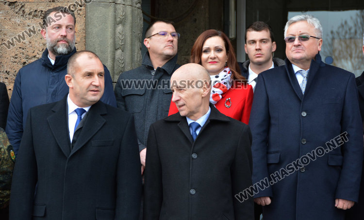 Радев призова гражданите и бизнеса да поставят ребром въпроса за скъпия ток пред правителството