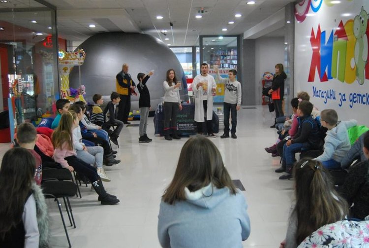 Космическо шоу за децата в Асеновград