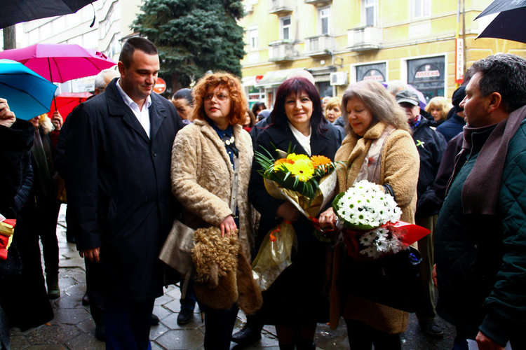 Откриха барелеф на Джими, паметта му почете  председателят на Народното събрание