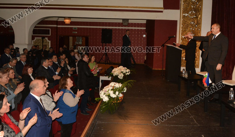 Радев призова гражданите и бизнеса да поставят ребром въпроса за скъпия ток пред правителството